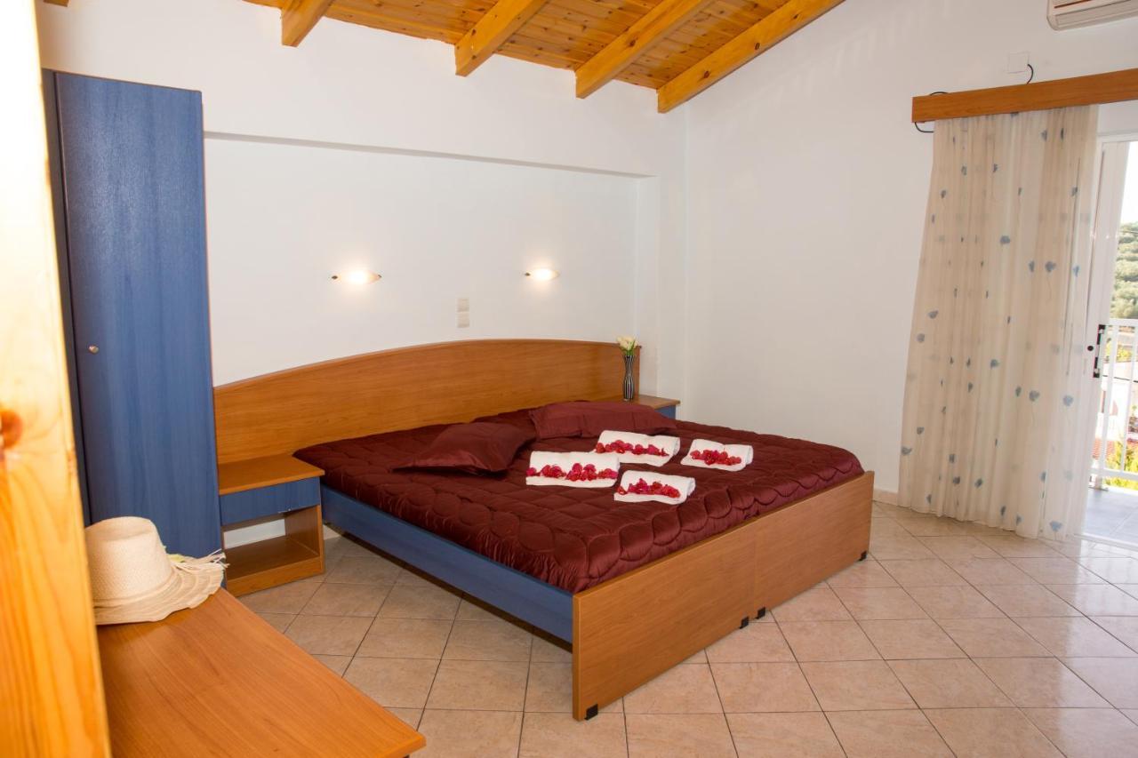 Christina Apartments Циливи Номер фото