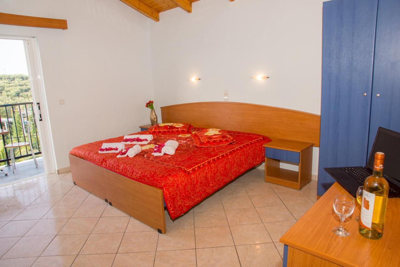 Christina Apartments Циливи Номер фото